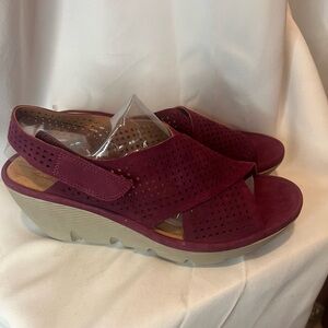 Clarks Clarene Suede Burgundy and Tan Wedges with Breathable Design nwot